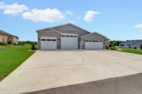 346 Holly Tree Dr, Crossville, TN 38555