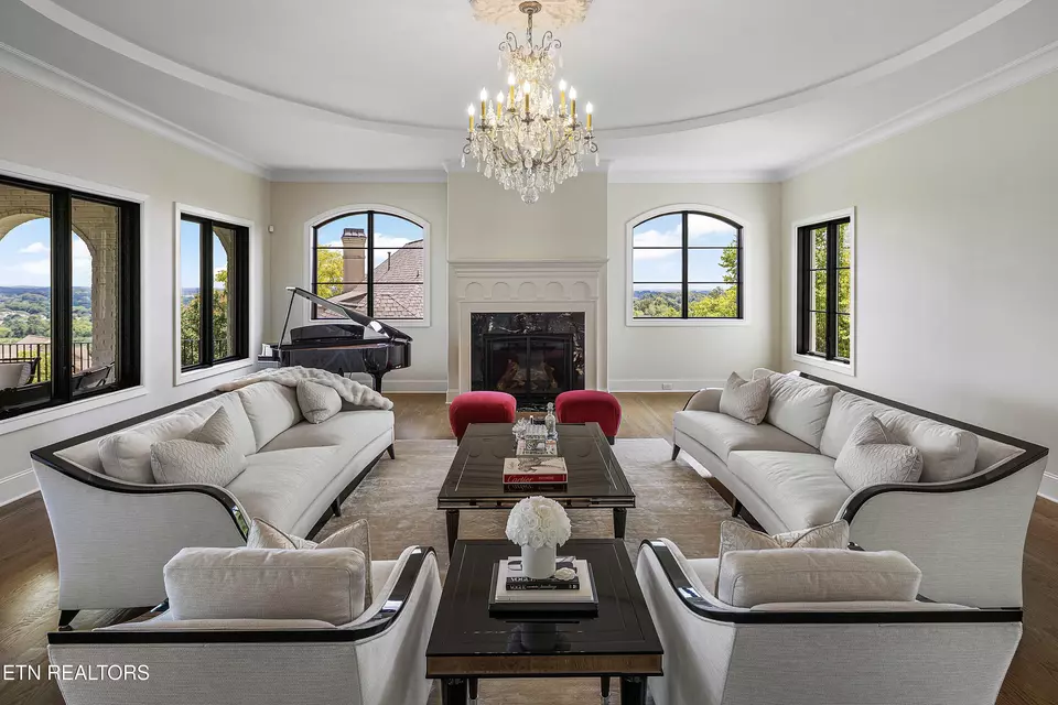 Living - 12747 Highwick Cir, Knoxville, TN 37934 photo 2 of 5