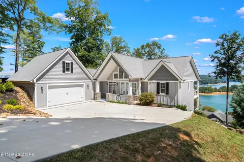 156 Smokeys Pt, La Follette, TN 37766