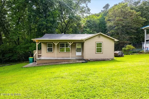 810 S 17th St, La Follette, TN 37766