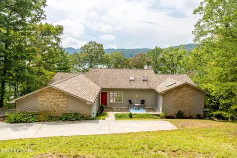 1691 Cove Pointe Rd, La Follette, TN 37766