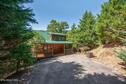 1627 Mountain Dreams Way, Pigeon Forge, TN 37863