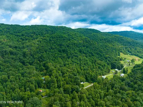 956 Sherm Mountain Rd, Sneedville, TN 37869