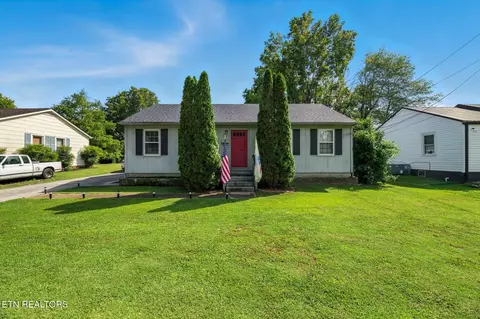 707 Elizabeth St, Athens, TN 37303