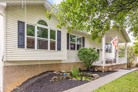 1621 Northfield Dr, Maryville, TN 37804
