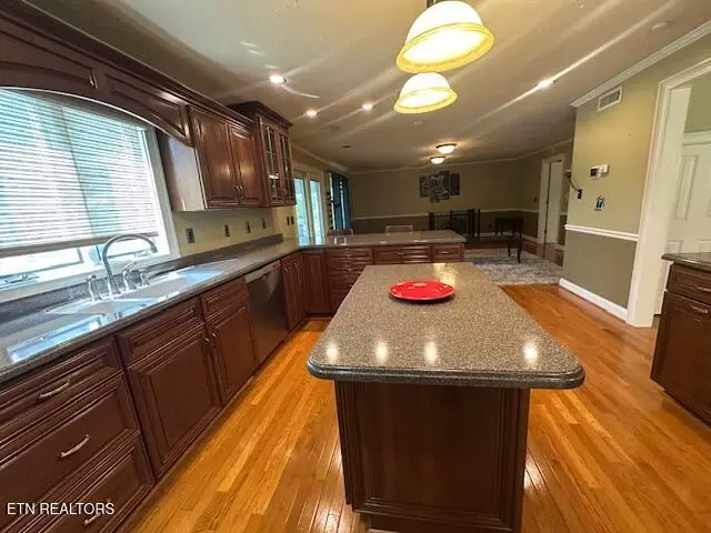 Kitchen - 135 NE Modoc Ave, Wise, VA 24293 photo 7 of 10