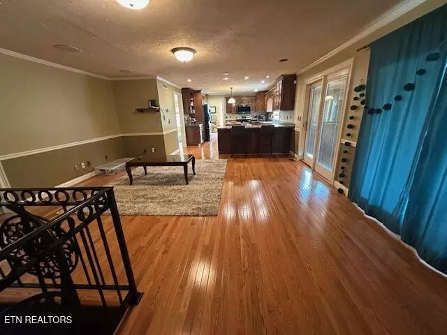 Living - 135 NE Modoc Ave, Wise, VA 24293 photo 2 of 4