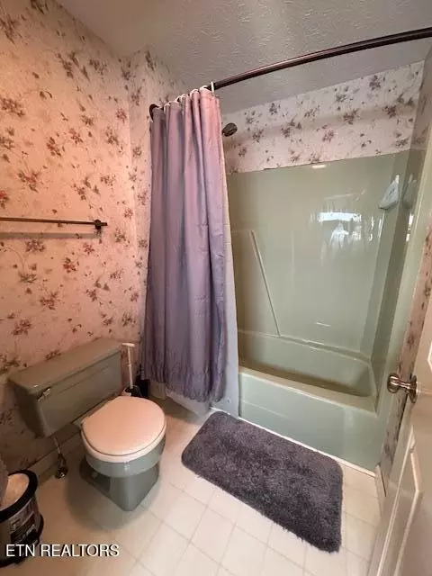 Bath - 135 NE Modoc Ave, Wise, VA 24293 photo 1 of 2
