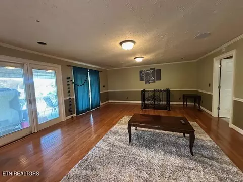 Living - 135 NE Modoc Ave, Wise, VA 24293 photo 3 of 4