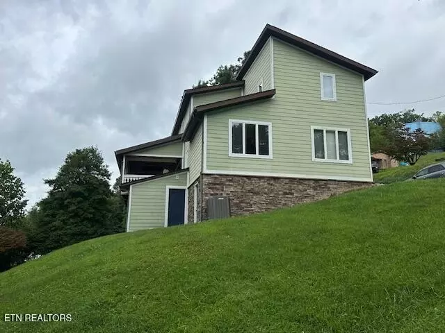 Exterior - 135 NE Modoc Ave, Wise, VA 24293 photo 4 of 7