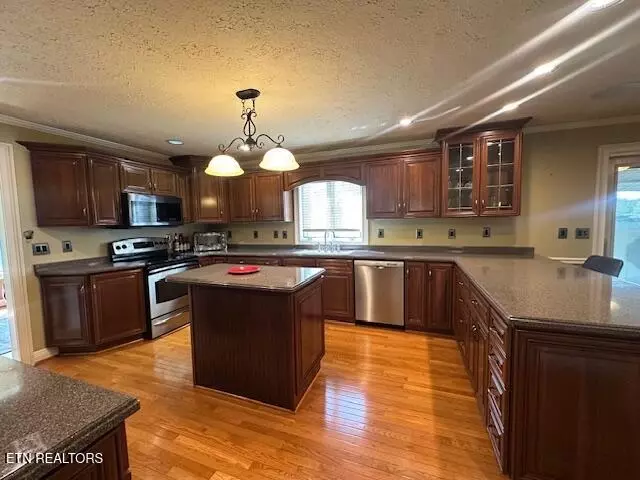 Kitchen - 135 NE Modoc Ave, Wise, VA 24293 photo 5 of 10
