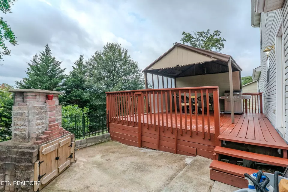 Exterior - 5820 Windtree Ln, Knoxville, TN 37921 photo 3 of 3