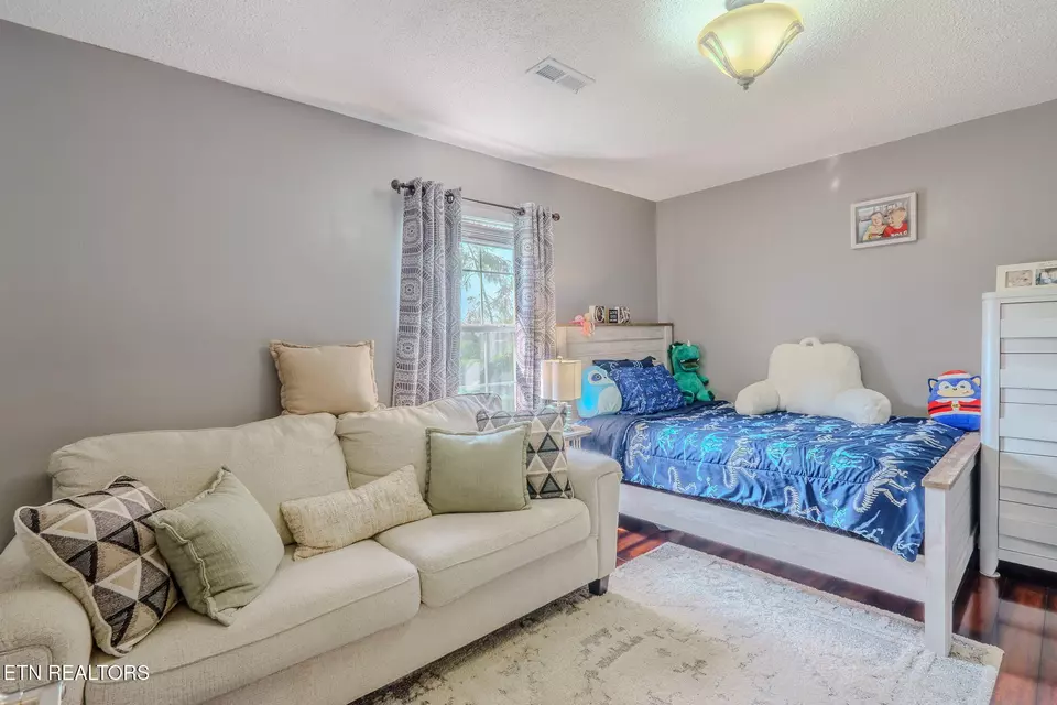 Bedroom - 5820 Windtree Ln, Knoxville, TN 37921 photo 5 of 6