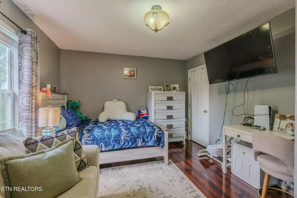 Bedroom - 5820 Windtree Ln, Knoxville, TN 37921 photo 6 of 6