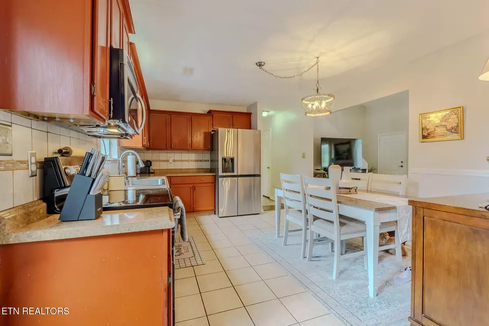 Kitchen - 5820 Windtree Ln, Knoxville, TN 37921 photo 2 of 3