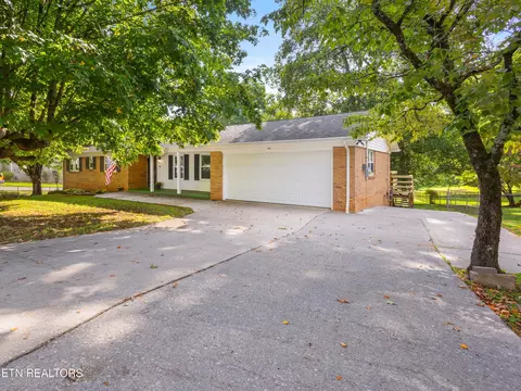 619 Greenwood Dr, Maryville, TN 37803