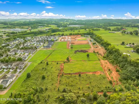 916 Stratford Ave, Sweetwater, TN 37874