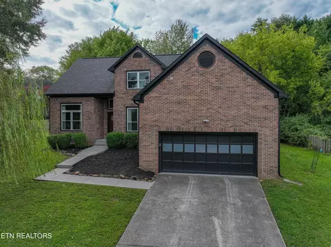 8404 Mecklenburg Ct, Knoxville, TN 37923
