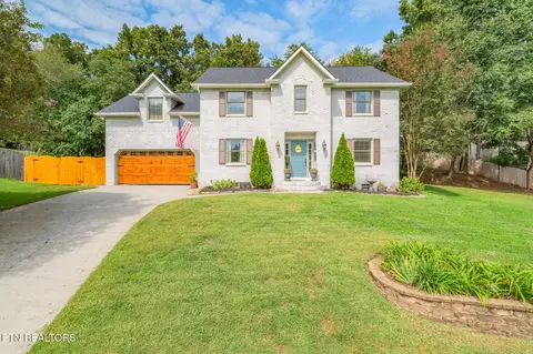 1721 Gray Oaks Ln, Knoxville, TN 37932