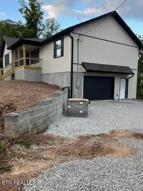 107 Bertha Ln, Jacksboro, TN 37757