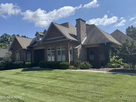 600 Oak Chase Blvd, Lenoir City, TN 37772