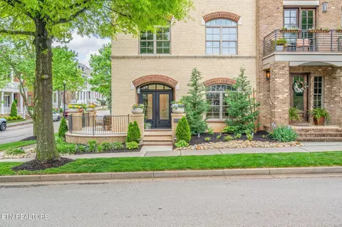 9447 Clingmans Dome Dr, Knoxville, TN 37922