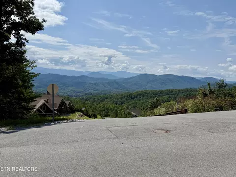 36 Summit Trails Dr, Sevierville, TN 37862