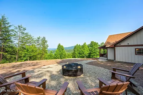 232 Black Powder Ct, Walland, TN 37886