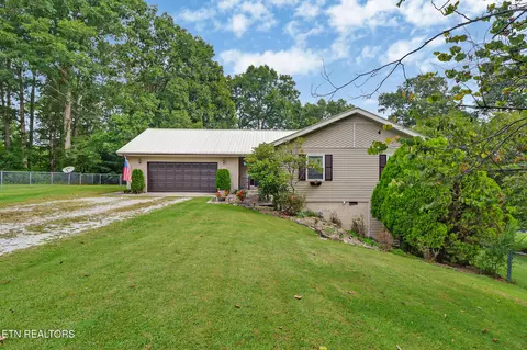 211 Chestnut Ct, Crossville, TN 38555