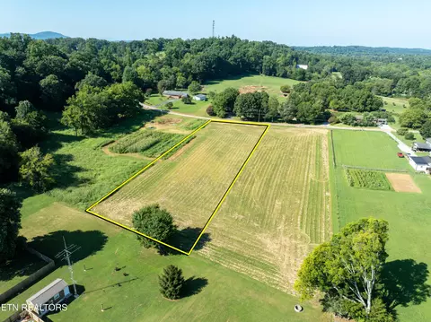 1124 Walker School Rd, Maryville, TN 37803