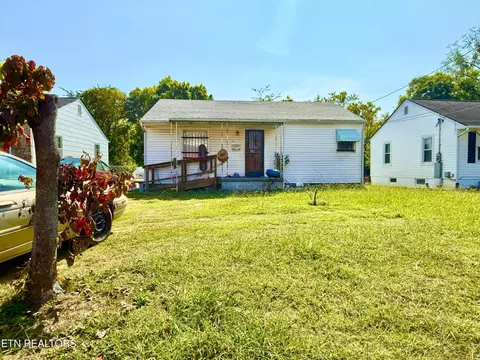3754 Speedway Cir, Knoxville, TN 37914