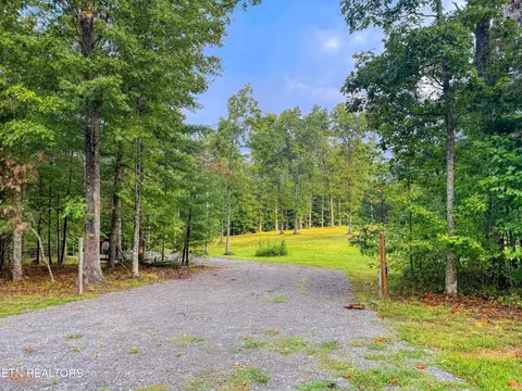 222 Blazing Saddle Dr, Jamestown, TN 38556