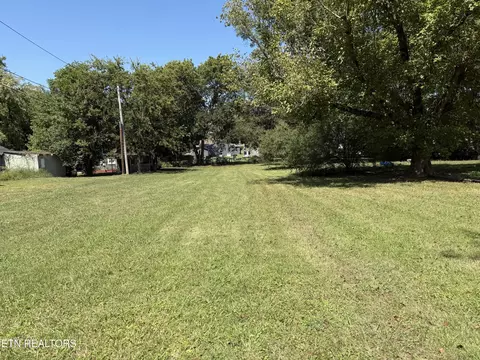 Glenoaks Drive, Knoxville, TN 37912