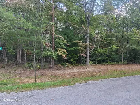 126 Knollwood Ln, Crossville, TN 38558