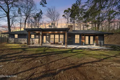 235 Jay Bird Dr, Gatlinburg, TN 37738