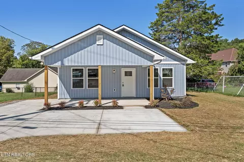 1807 Bradshaw Garden Rd, Knoxville, TN 37912