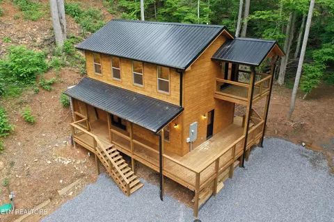 1423 School House Gap Rd, Sevierville, TN 37876
