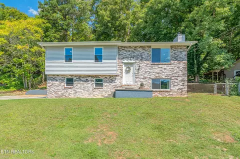 5704 Wooded Acres Dr, Knoxville, TN 37921