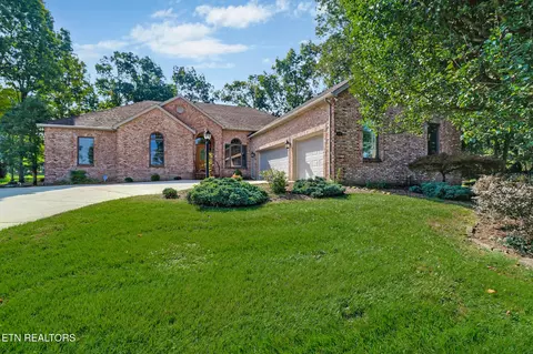 102 Bent Oak Ter, Crossville, TN 38558