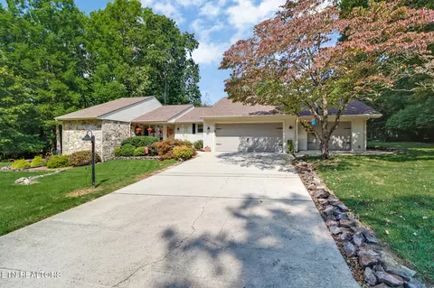 154 Anglewood Dr, Crossville, TN 38558