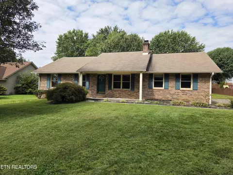 125 Country Walk Dr, Powell, TN 37849