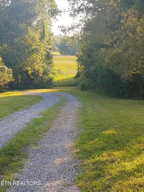 1 Brownlow Newman Ln, Knoxville, TN 37914