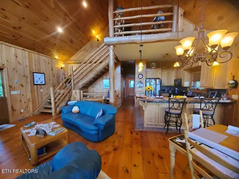 Living - 636 Shug Mount Rd, Oneida, TN 37841 photo 4 of 5