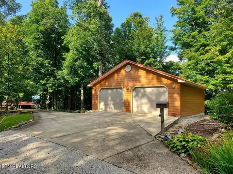 Exterior - 636 Shug Mount Rd, Oneida, TN 37841 photo 10 of 13