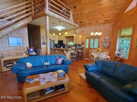 Living - 636 Shug Mount Rd, Oneida, TN 37841 photo 3 of 5