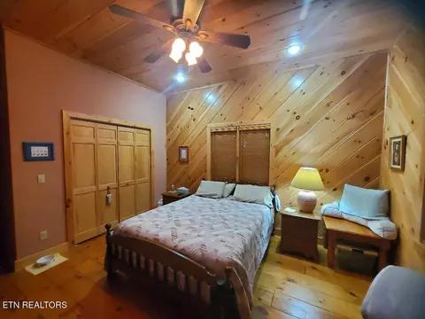 Bedroom - 636 Shug Mount Rd, Oneida, TN 37841 photo 2 of 3