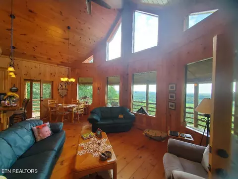 Living - 636 Shug Mount Rd, Oneida, TN 37841 photo 2 of 5