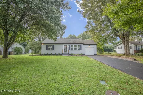 310 Canterbury Dr, Knoxville, TN 37920