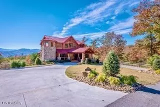 3053 Summit Trails Dr, Sevierville, TN 37862