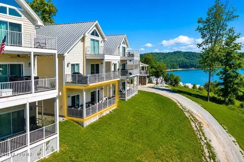 195 N Deer Village Ln #B, La Follette, TN 37766